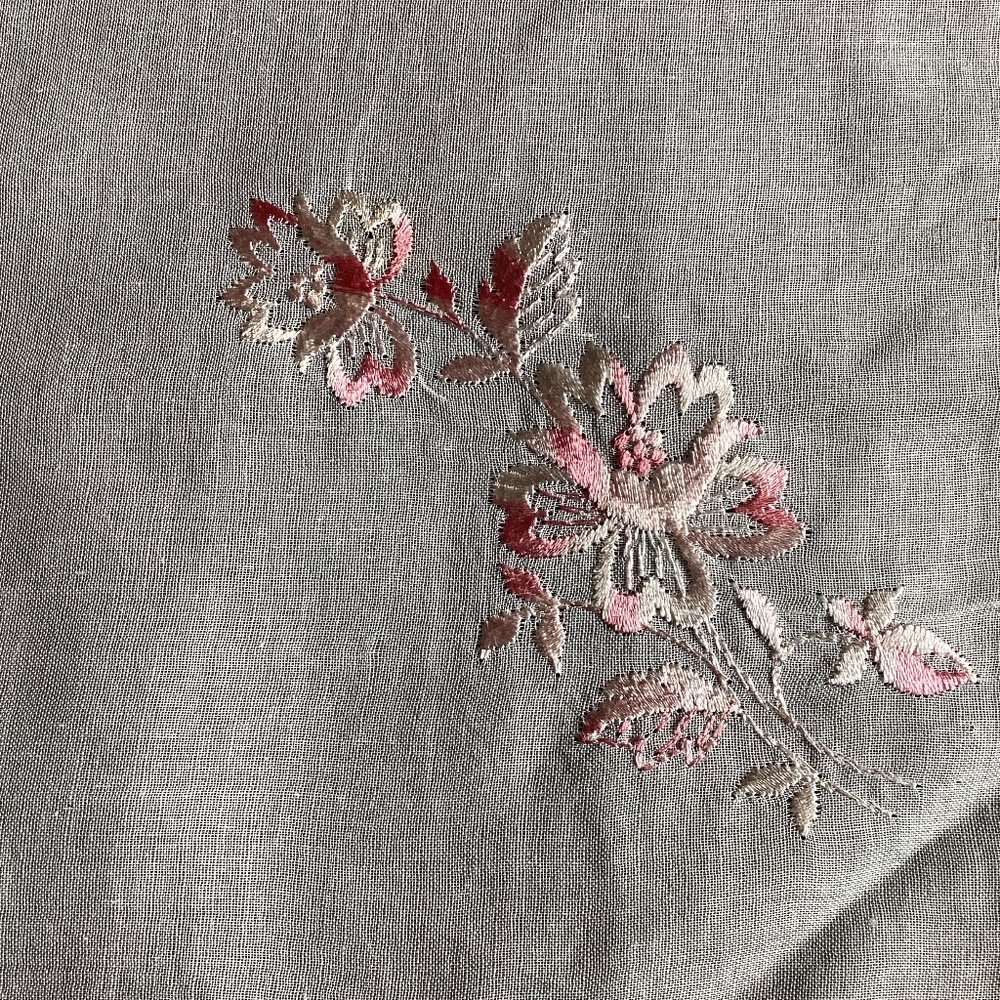 VTG  White Handkerchief  w/Satin Stitch Shades of Pink & White Rose  14x14